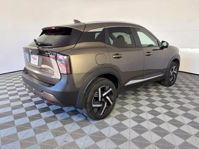 Used 2025 Brown Nissan SV image 7