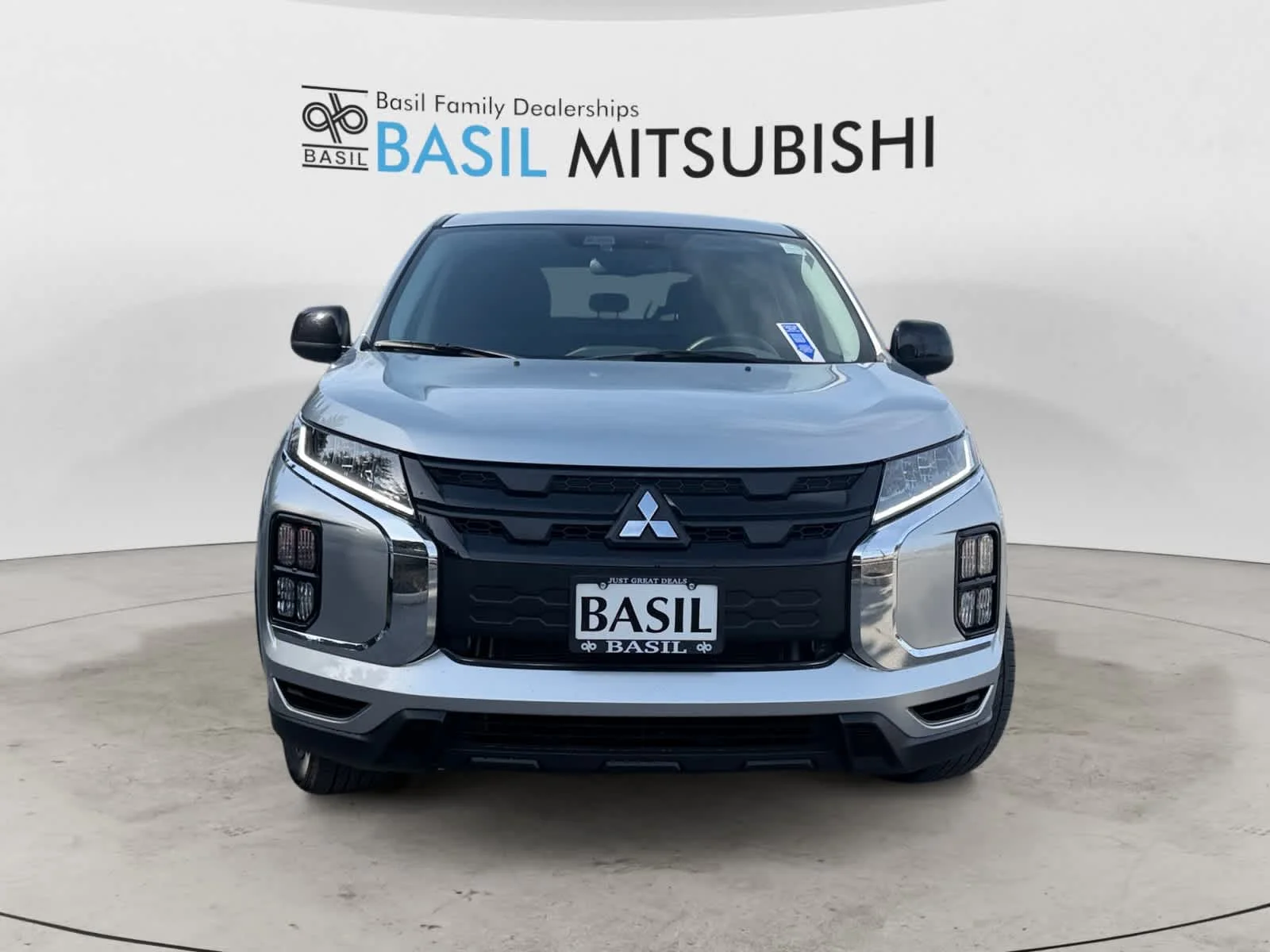 Used 2025 Alloy Silver Metallic Mitsubishi LE image 8