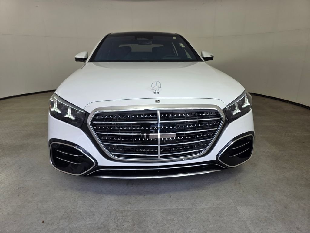 New 2027 MANUFAKTUR Moonlight White Metallic Mercedes-Benz S 580 image 2