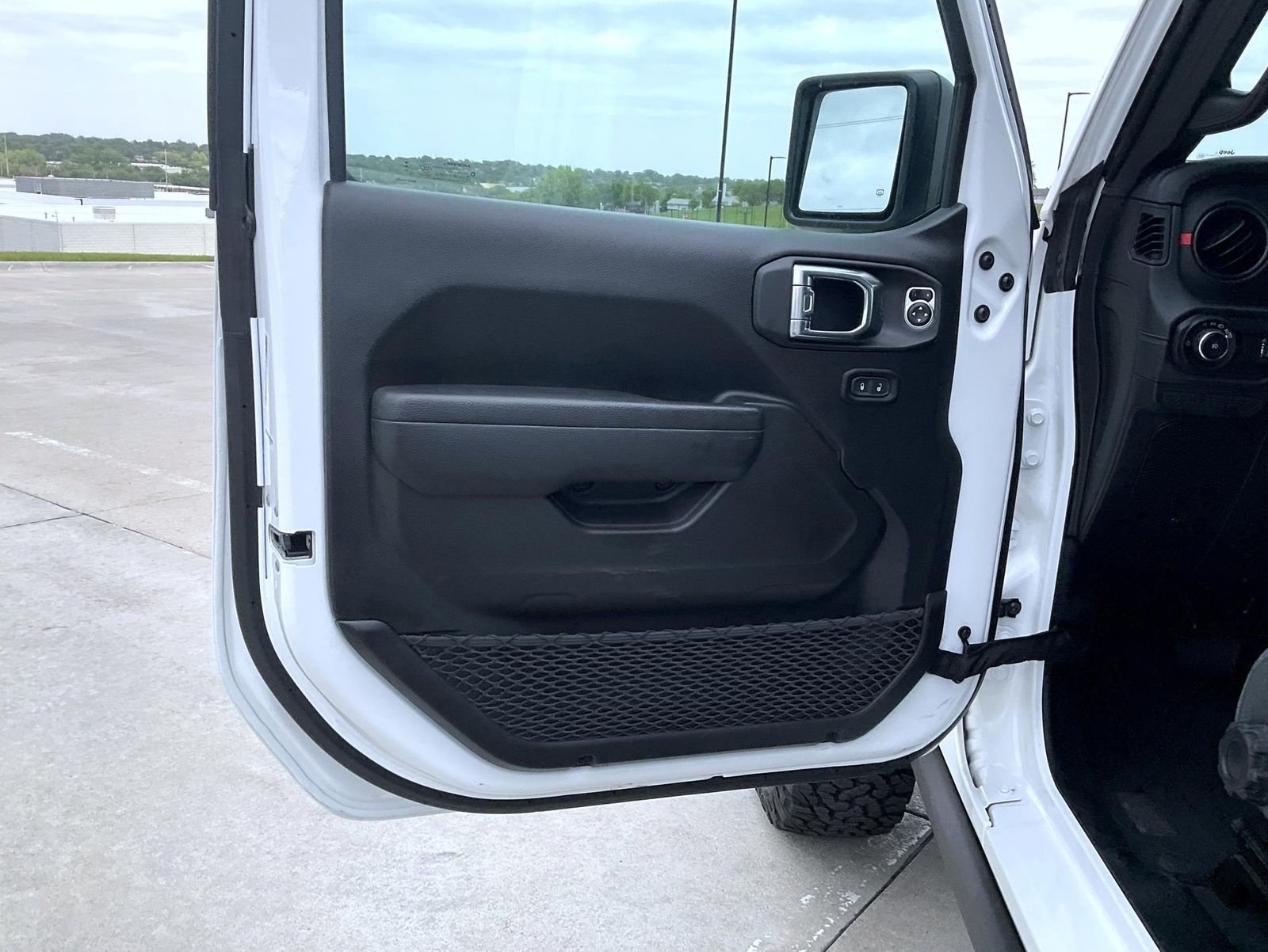 Used 2025 White Jeep Rubicon image 10