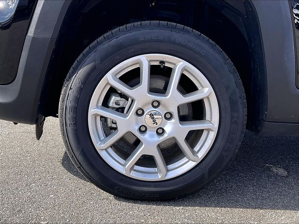 Used 2023 Black Clearcoat Jeep Latitude image 7