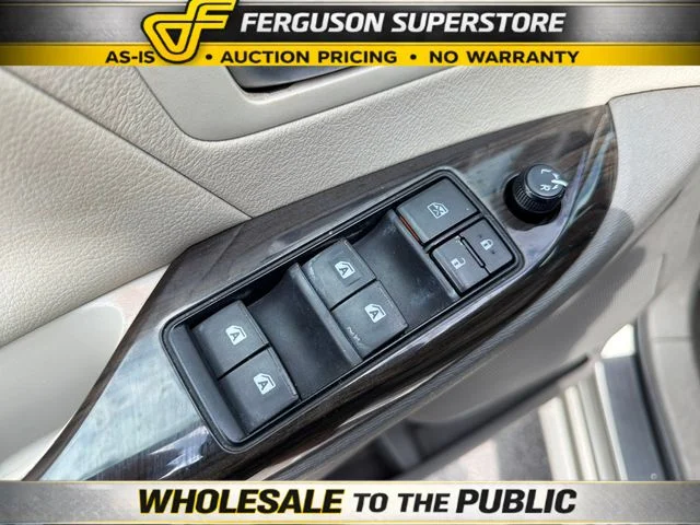 Used 2016  Toyota XLE image 17