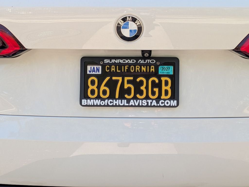 Used 2019 White BMW xDrive40i image 39