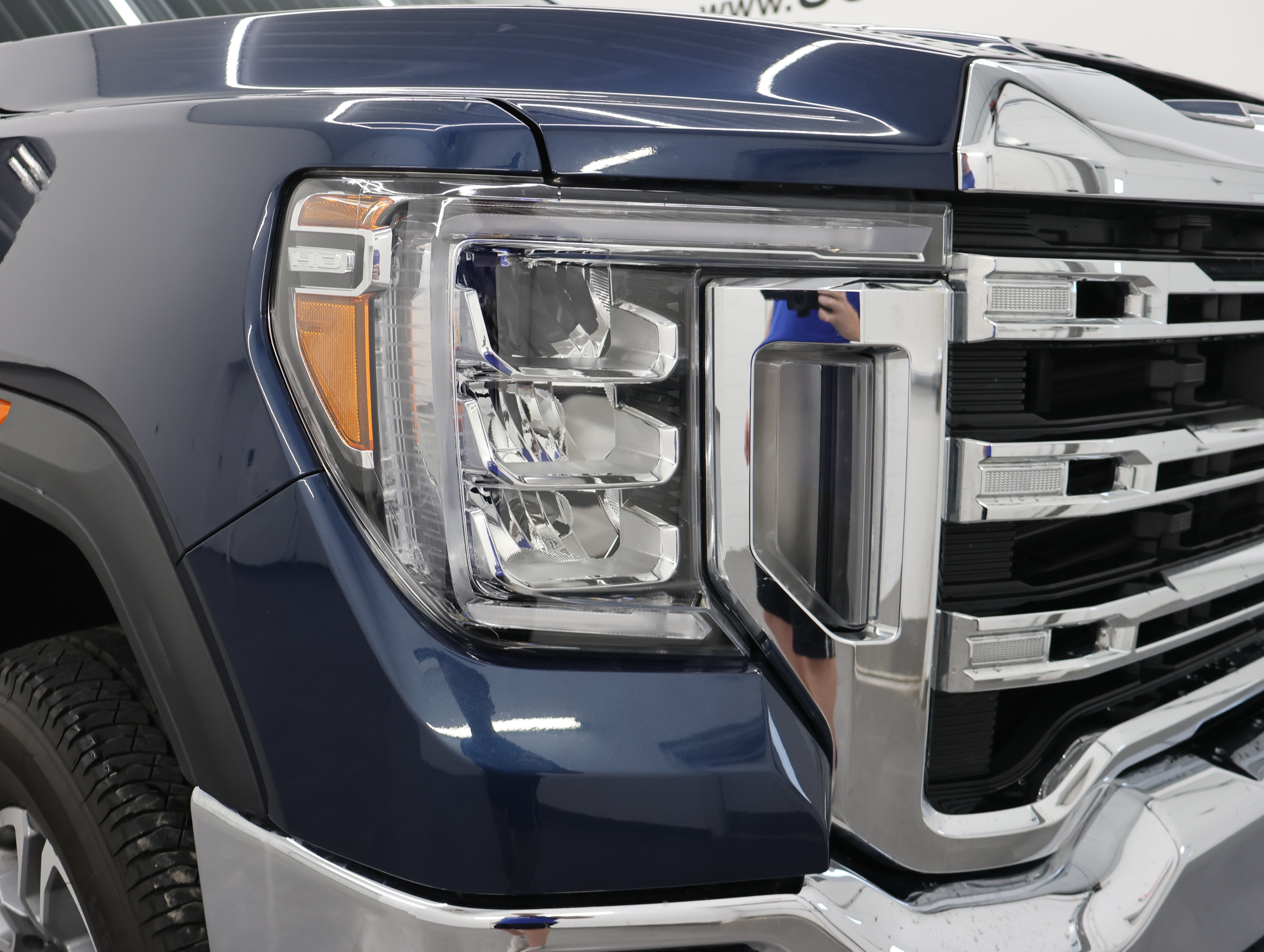 Used 2023 Pacific Blue Metallic GMC 4x4 Crew Cab SLE: CREW-SHORT-SLE-6.6L DIESEL-4WD-BACKUP CAM image 22