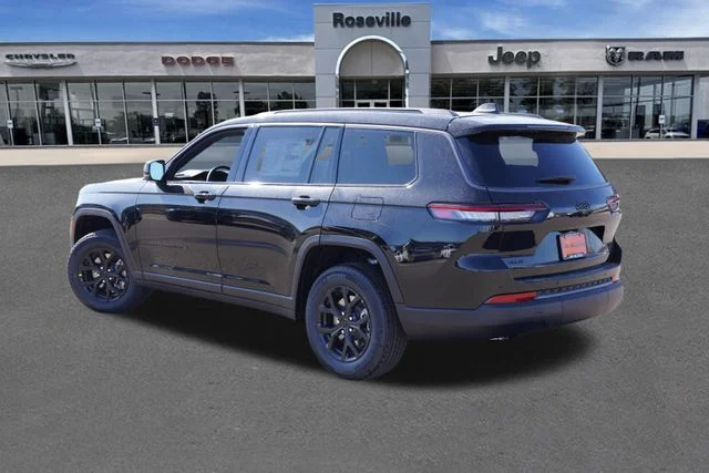 New 2026 Diamond Black Crystal Pearlcoat Jeep Altitude image 5