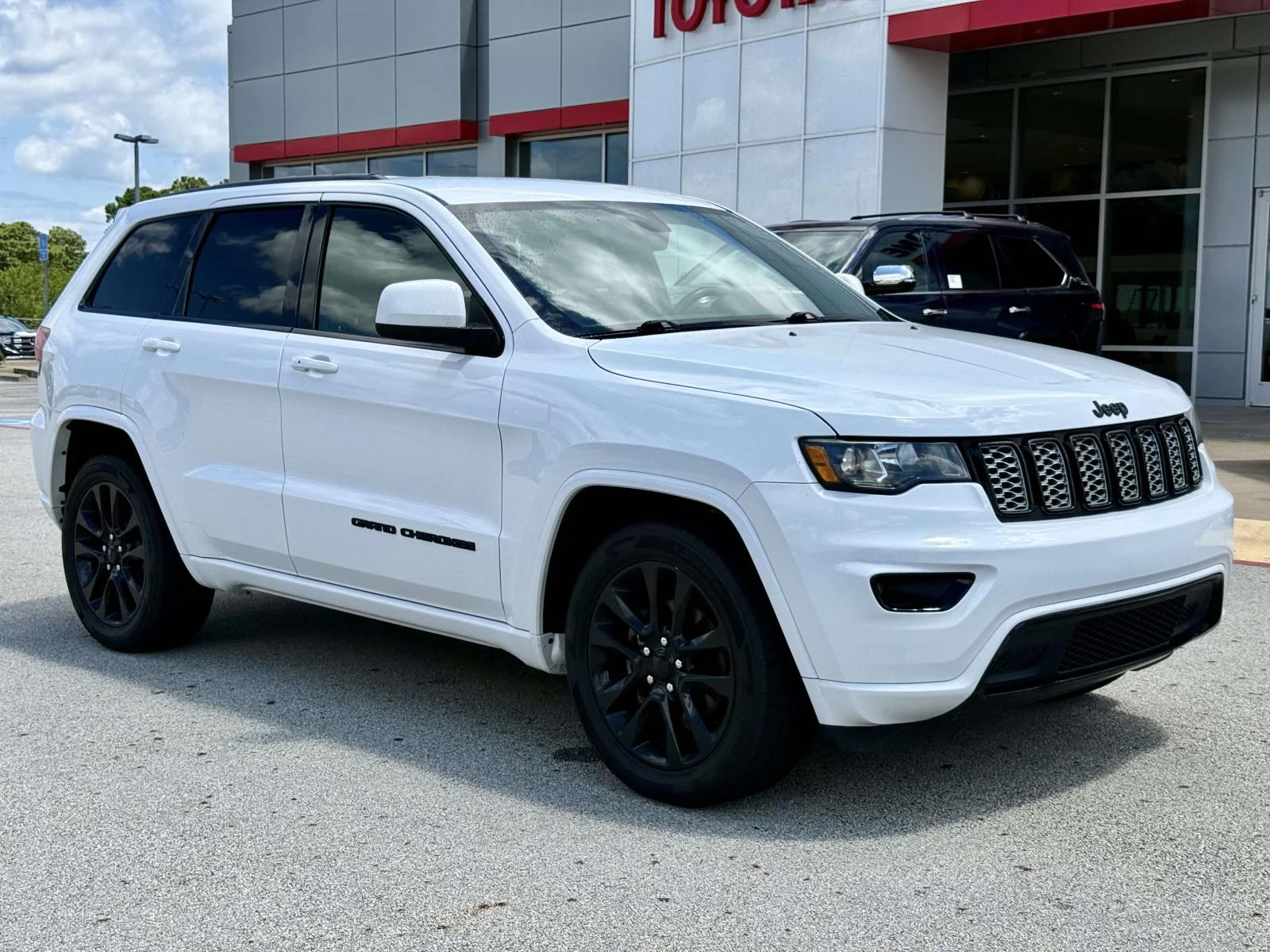 Used 2018 Jeep Grand Cherokee Altitude with VIN 1C4RJEAG6JC380345 for sale in Palestine, TX