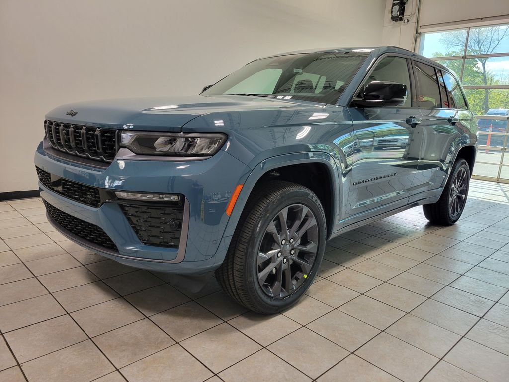 New 2026 Steel Blue Exterior Paint Jeep Limited Reserve image 3