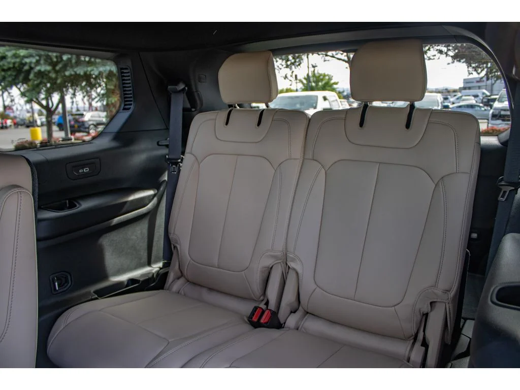 New 2026 Bright White Clear-Coat Exterior Paint Jeep Limited image 21