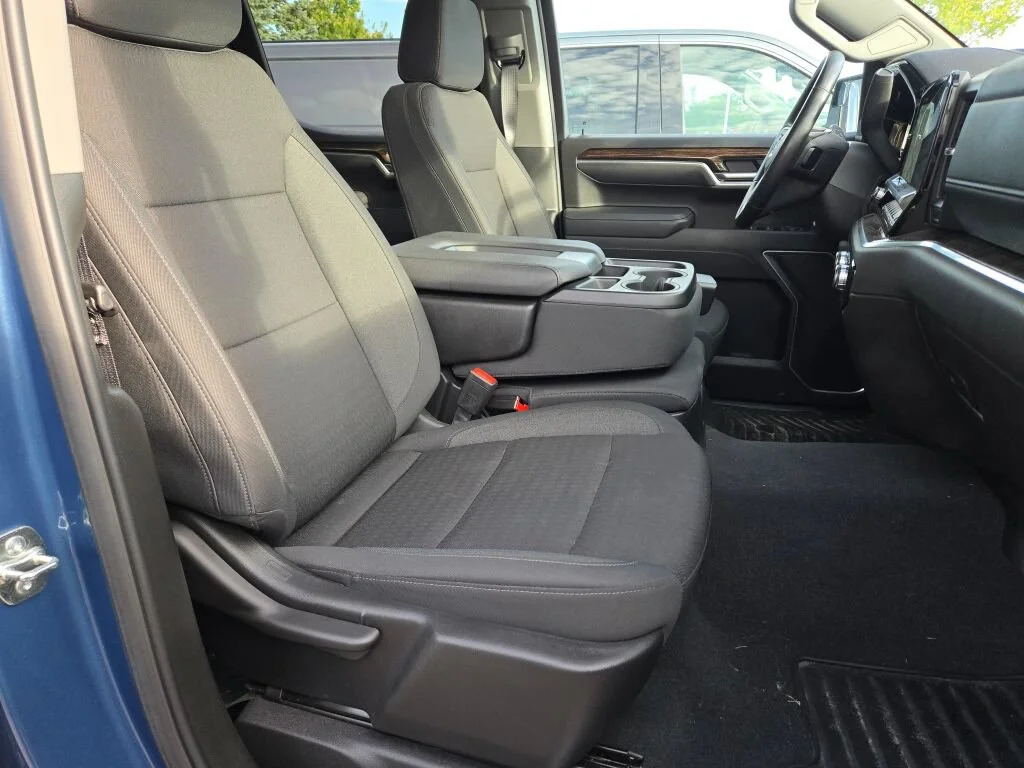 Used 2025 Blue GMC Elevation image 5