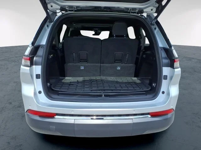 Used 2025 Silver Jeep Laredo image 11