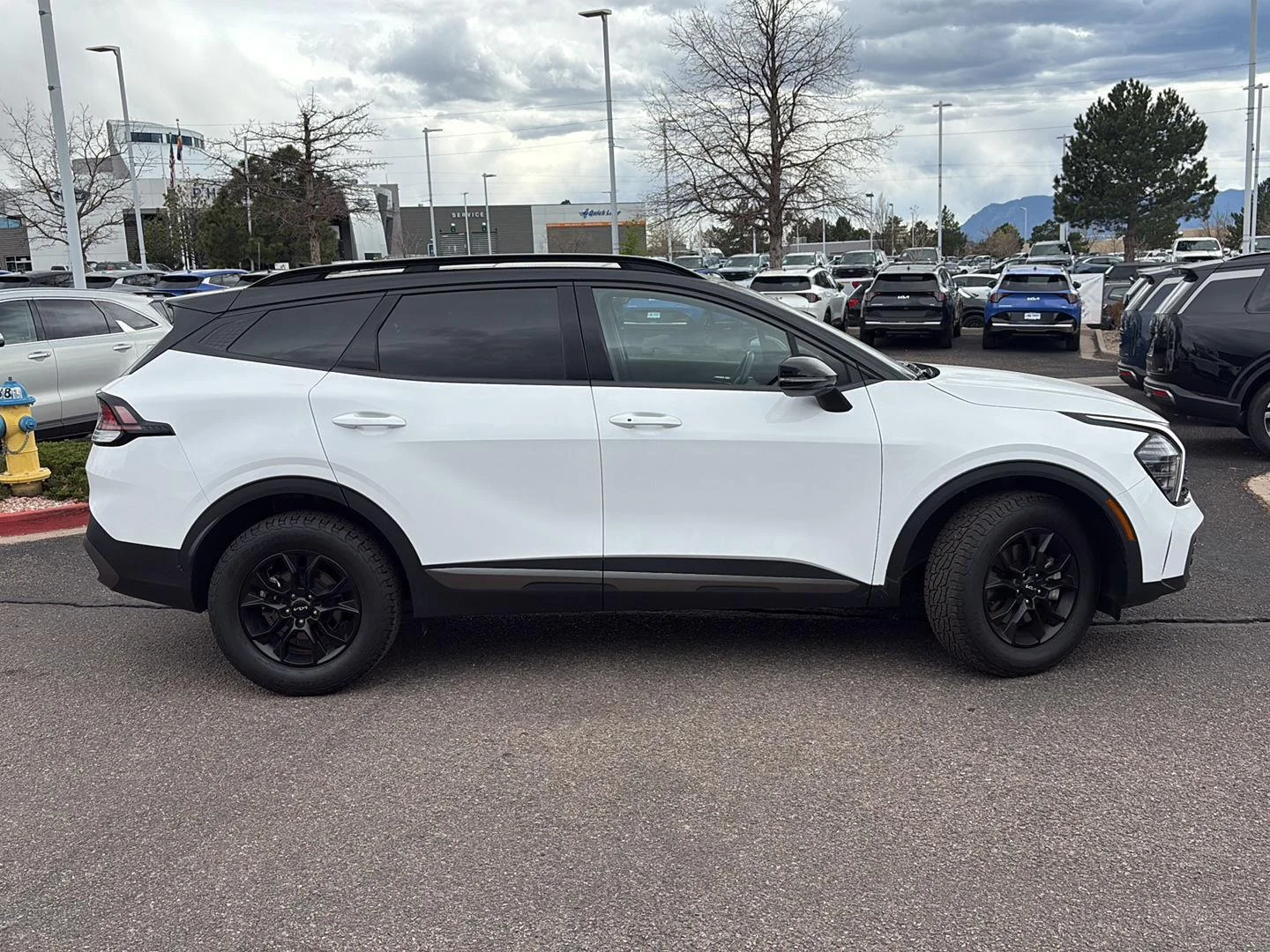Used 2024 Glacial White Pearl/Ebony Black Roof Kia X-Pro image 5