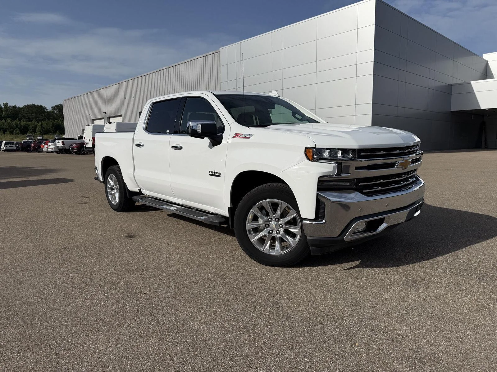 Used 2022 Summit White Chevrolet LTZ image 3