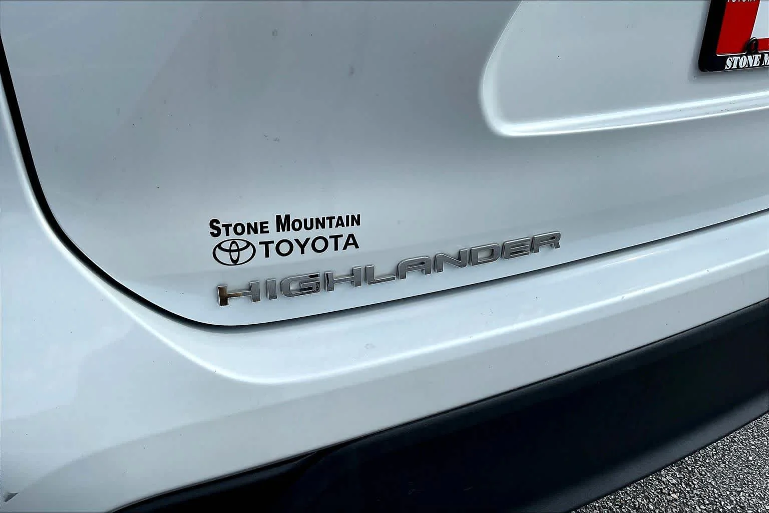 Used 2022 Wind Chill Pearl Toyota Hybrid Bronze Edition image 10