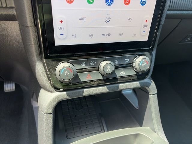 Used 2024 Silver Ford Lariat image 16