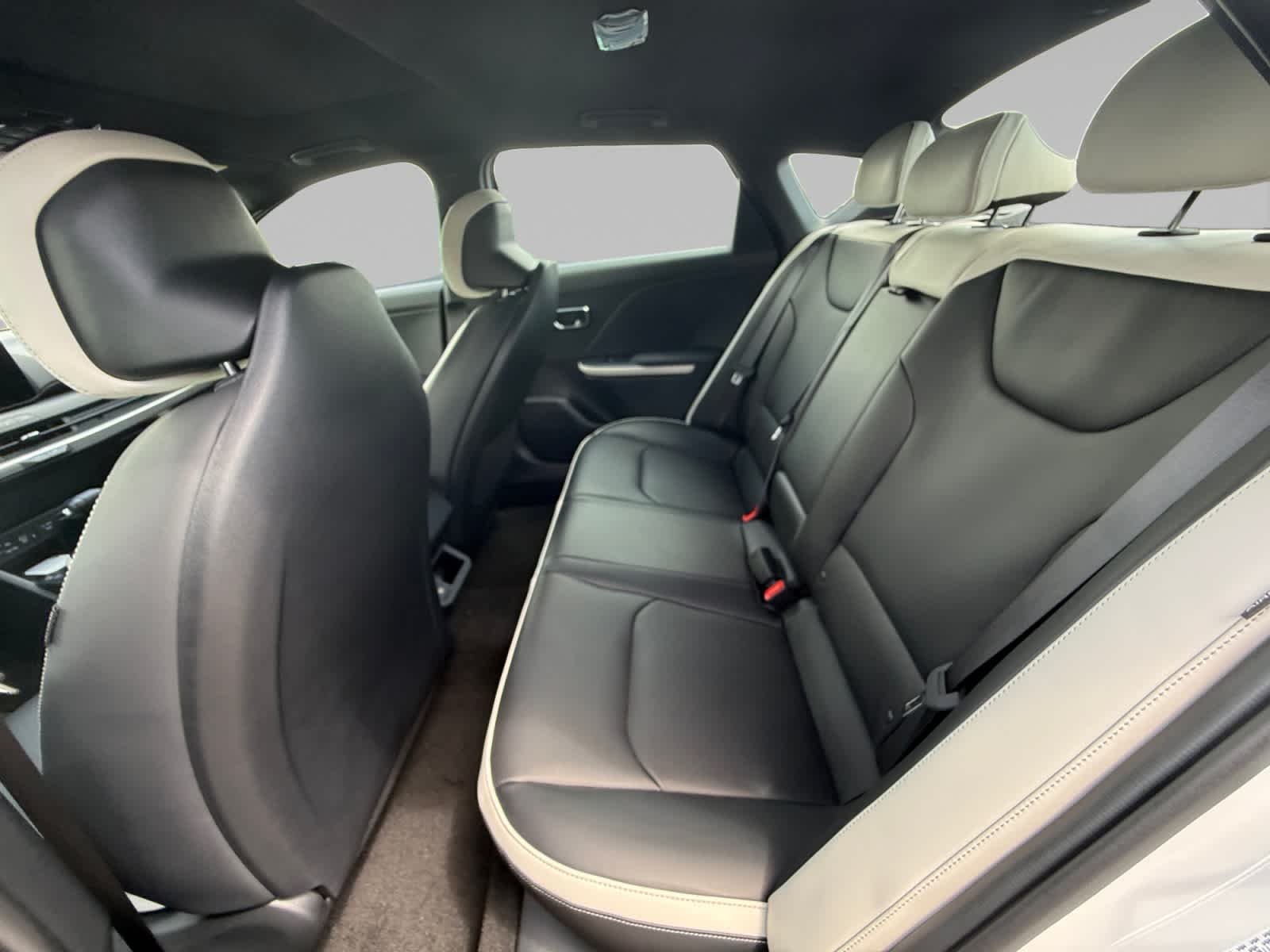 New 2026 Snow White Pearl Kia GT-Line image 22