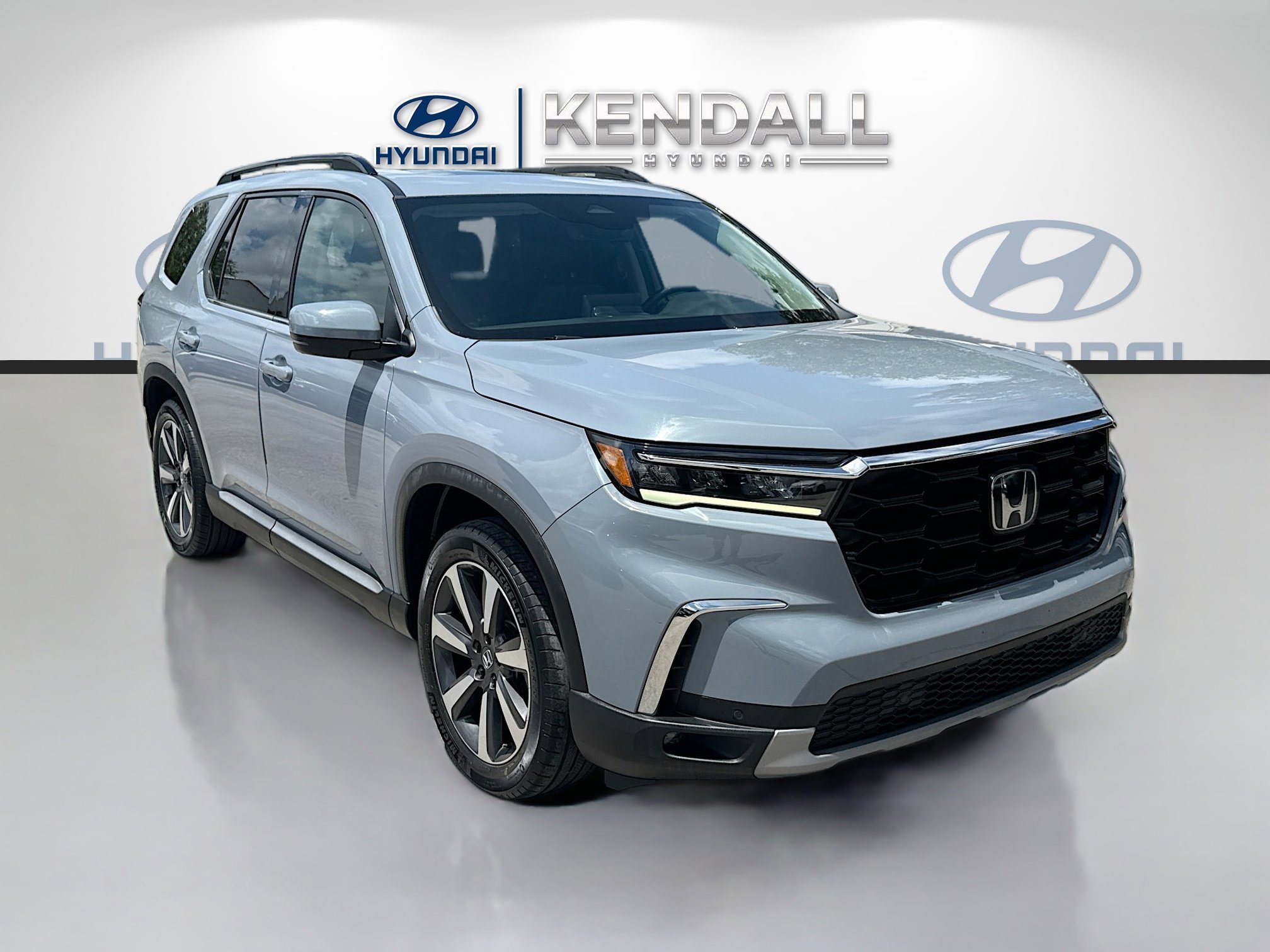 2023 Honda Pilot Touring 2WD's photo