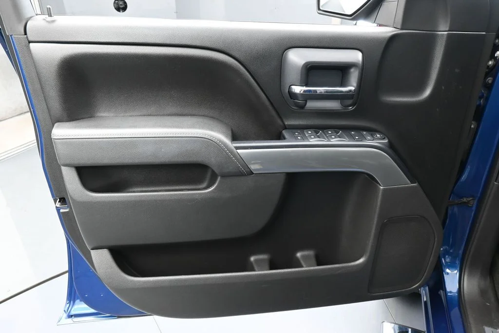 Used 2016 Deep Ocean Blue Metallic Chevrolet LT image 12