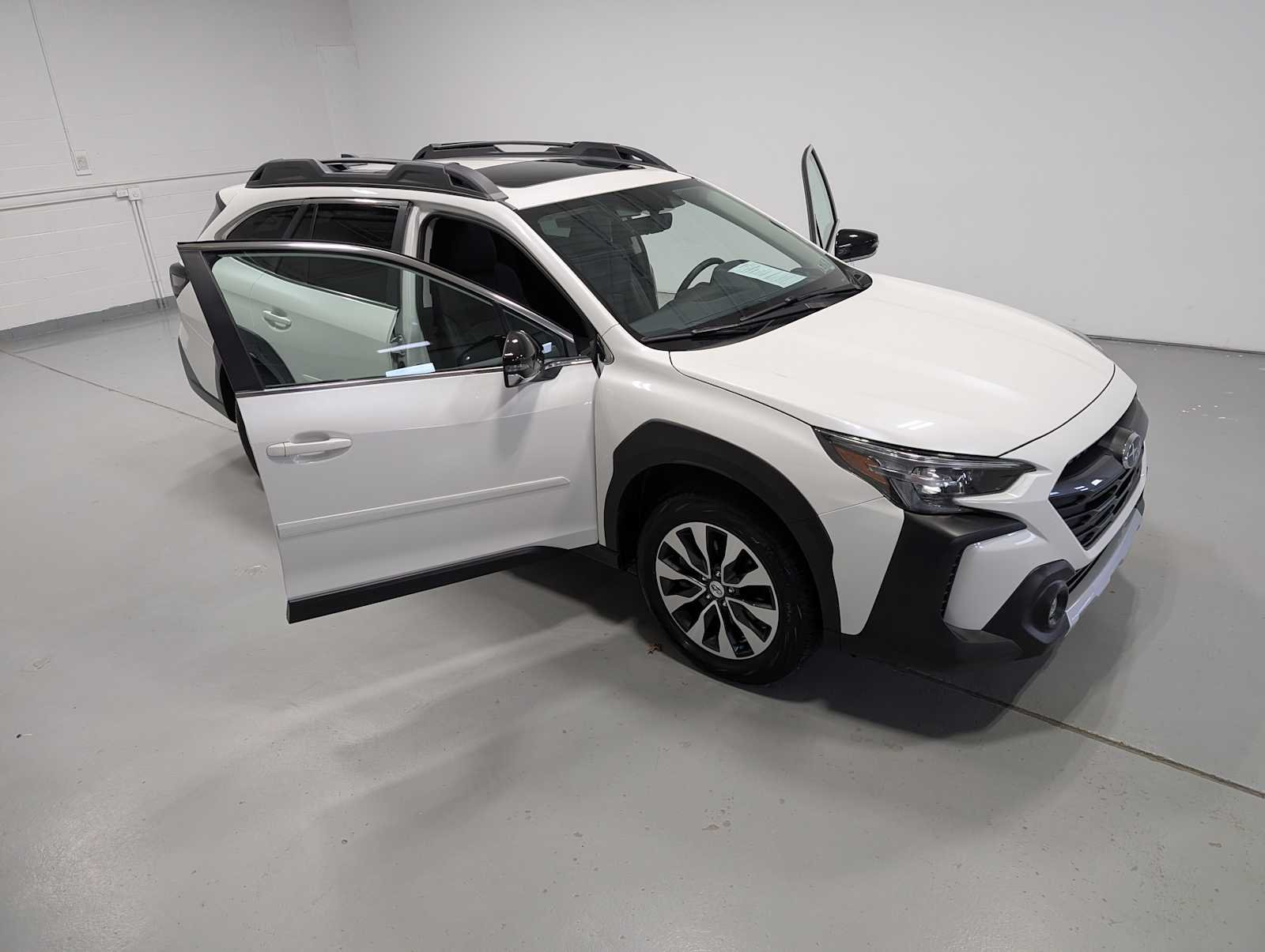 Used 2025 Crystal White Pearl Subaru Limited image 16