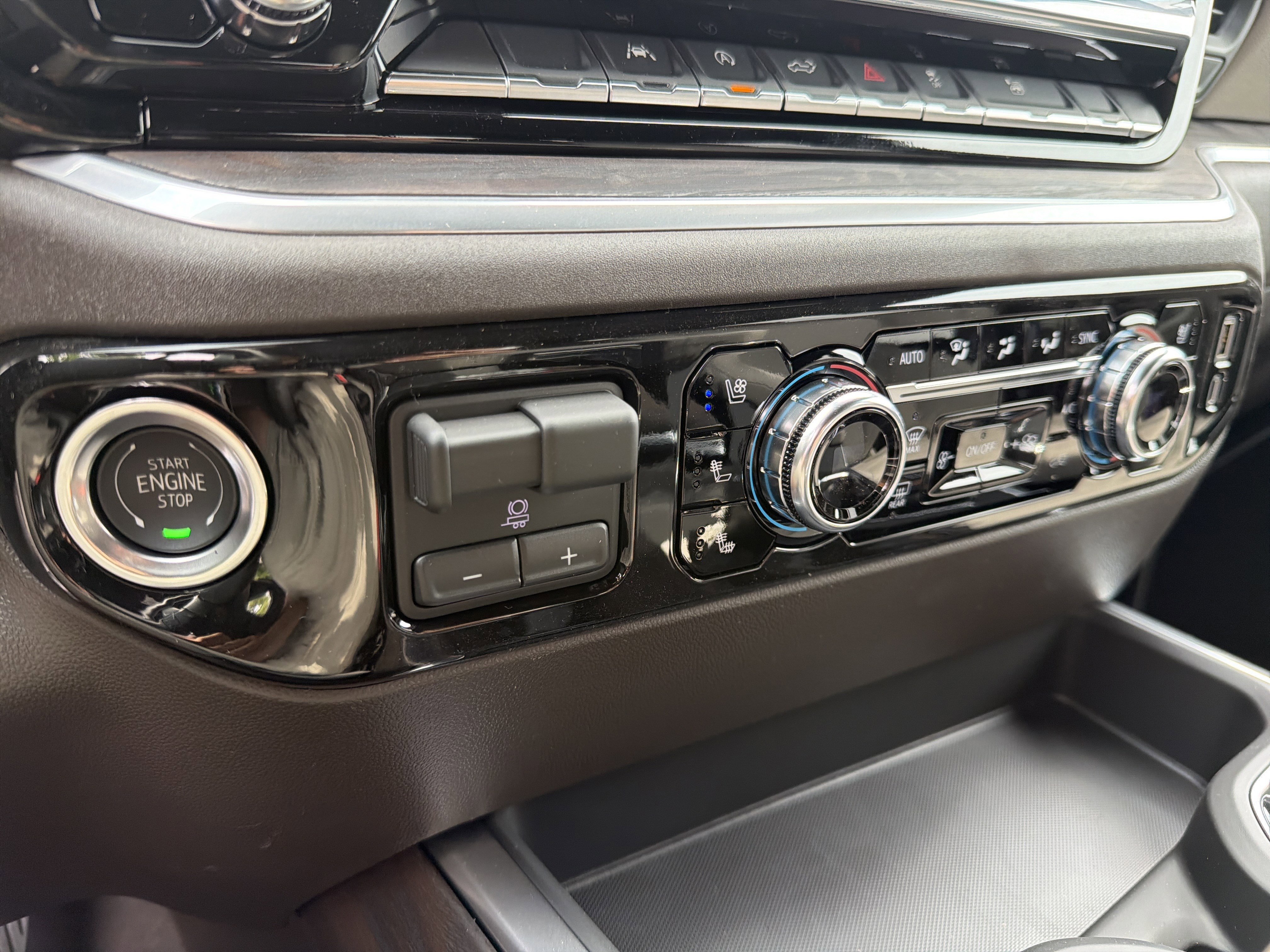 2026 GMC Sierra 1500 SLT - Photo 26