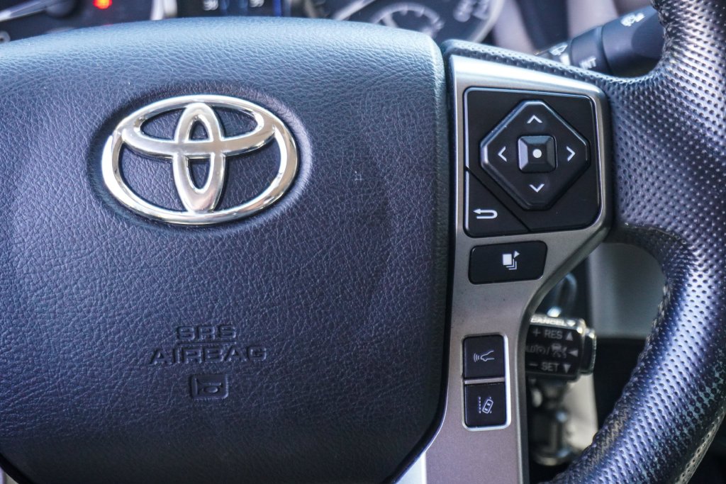 Used 2022 White Toyota SR5 image 14
