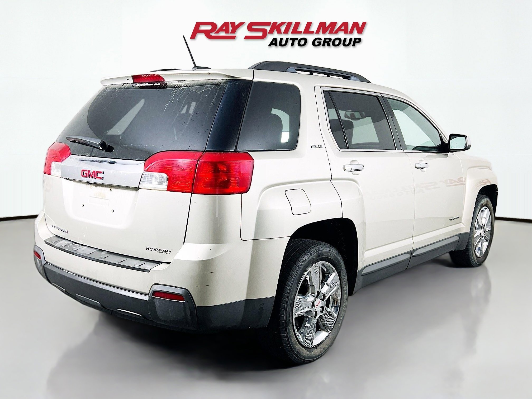 Used 2015 Champagne Silver Metallic GMC SLE image 7
