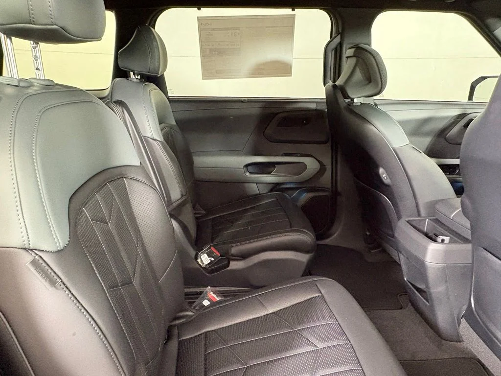 New 2027 Glacial White Pearl Kia X-Line SX image 17