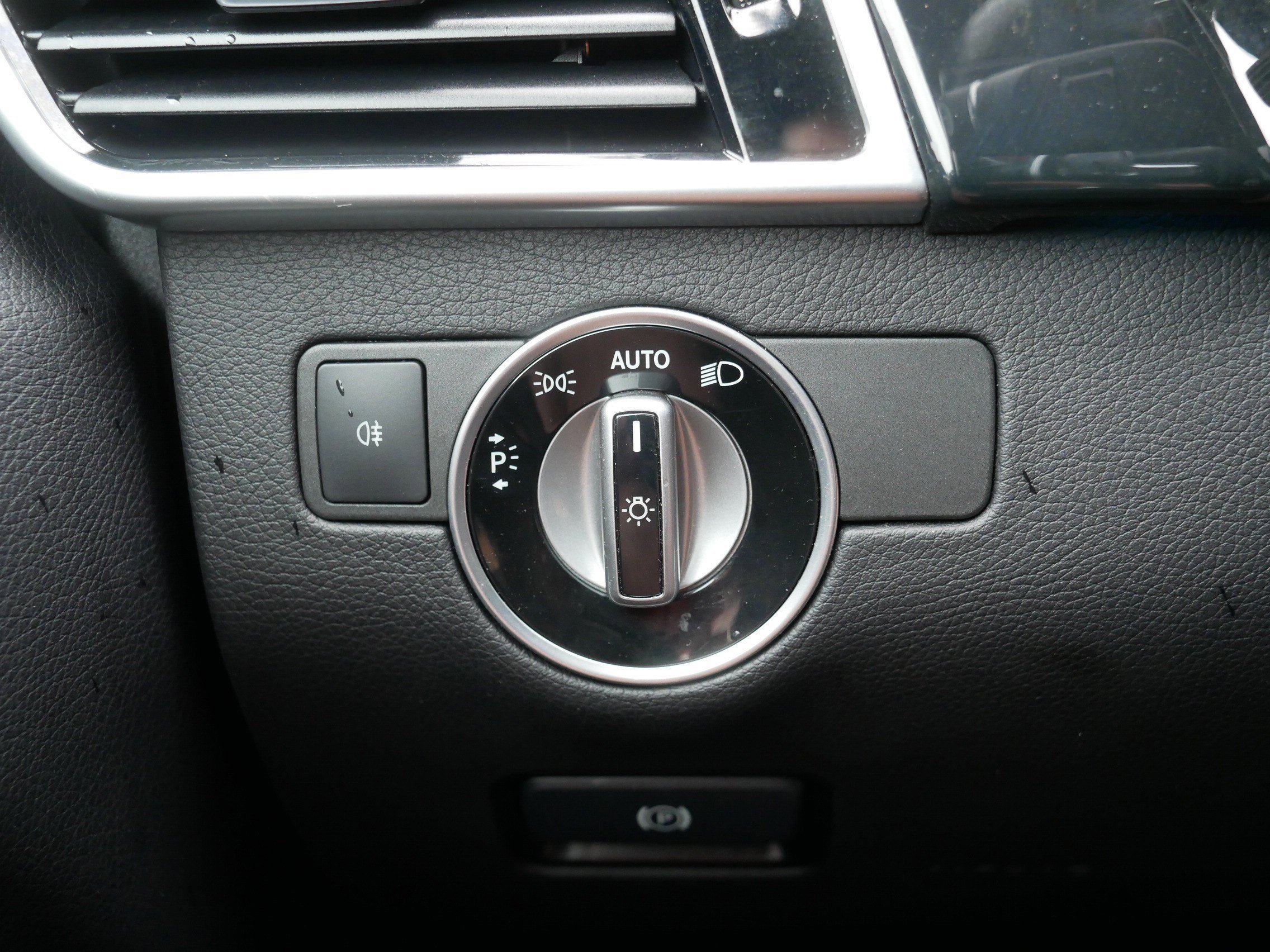 Used 2018 Silver Mercedes-Benz GLS 450 image 26