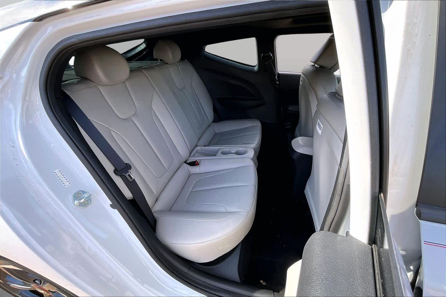 Used 2019 Chalk White w/Black Roof Hyundai Turbo Ultimate image 19