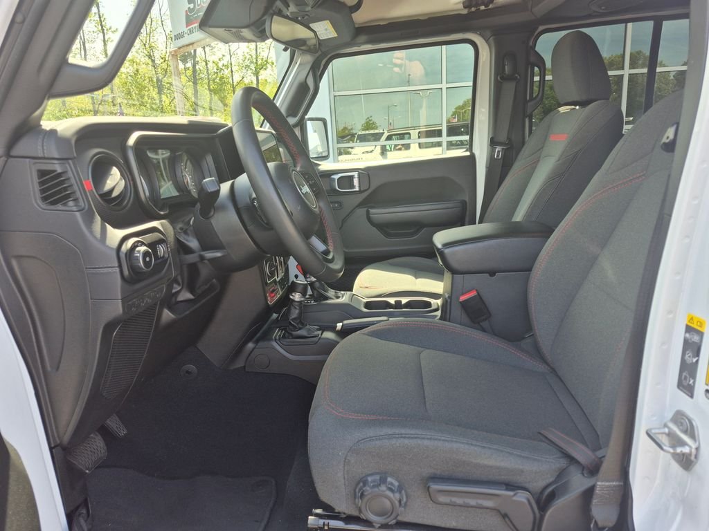 Used 2024 White/off-white Jeep Rubicon image 2