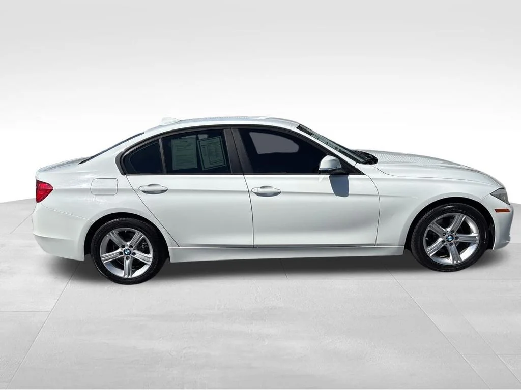 Used 2015 White BMW 320i xDrive image 6