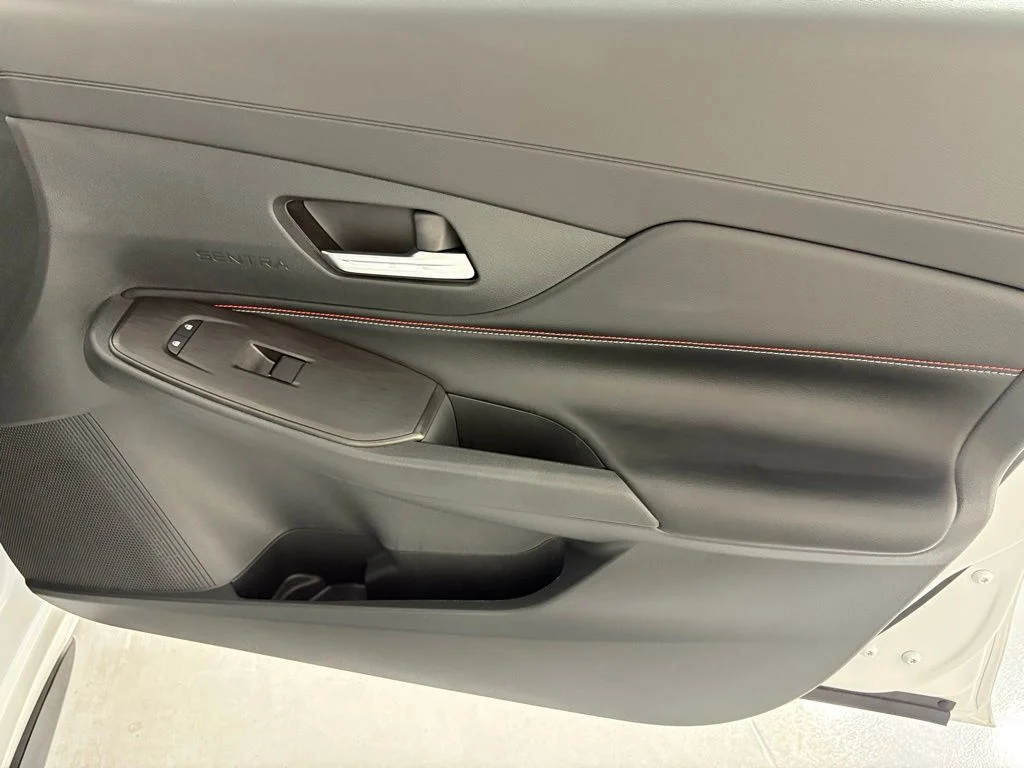 New 2026 Aspen White TriCoat / Super Black Two-tone Nissan SR image 41