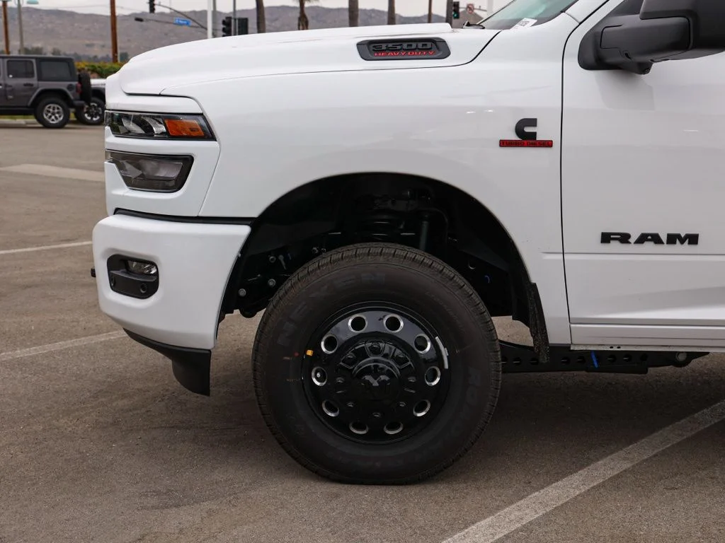 New 2026 Bright White Clear-Coat Exterior Paint RAM Big Horn Night Edition image 11