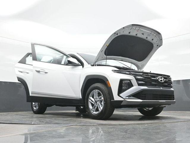 New 2026 White Hyundai SE AWD image 32