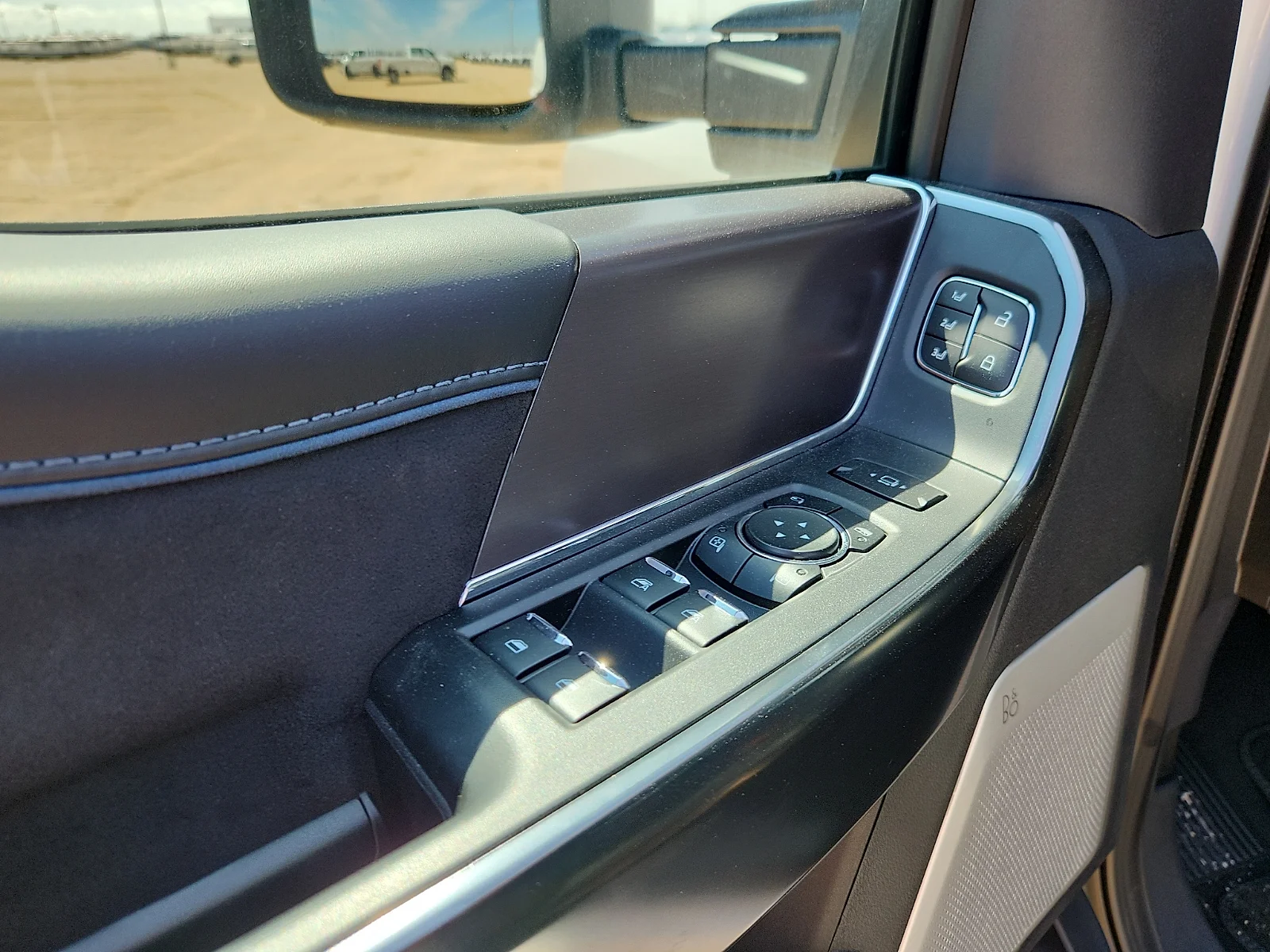 New 2026 Star White Metallic Tri-Coat Ford F-250® Platinum® image 15
