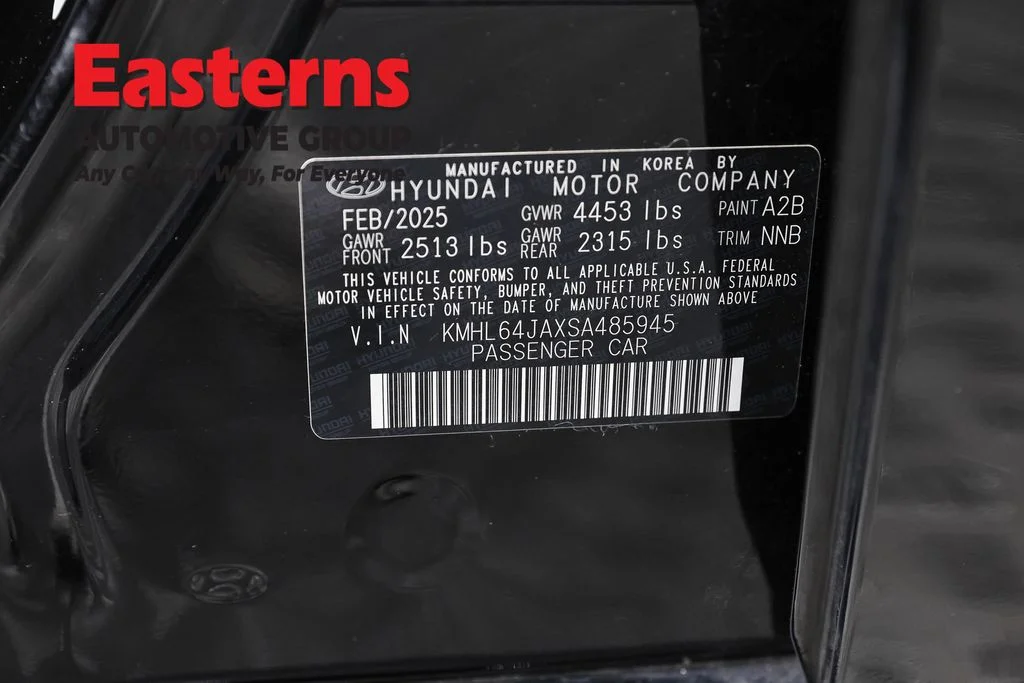 Used 2025 Black Hyundai SEL image 37