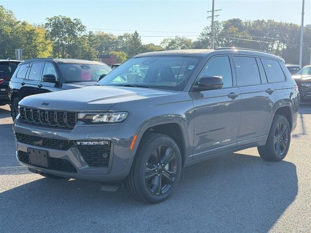 New 2027 Sting-Gray Clear-Coat Paint Jeep Limited Reserve image 1