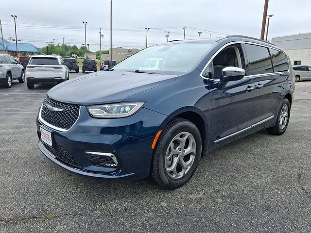 Used 2022 Blue Chrysler Limited image 5