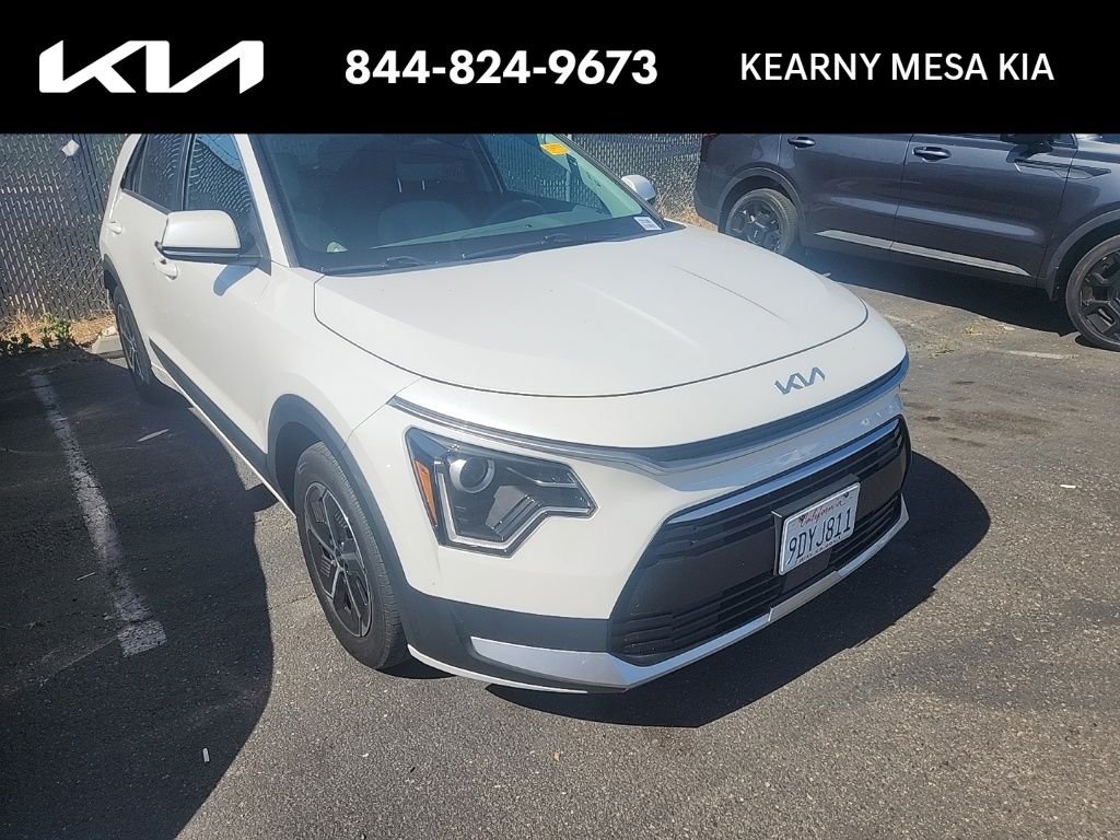 Used 2023 White Kia EX image 1