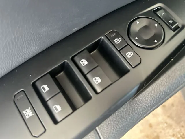 New 2027 Fusion Black Kia EX image 17