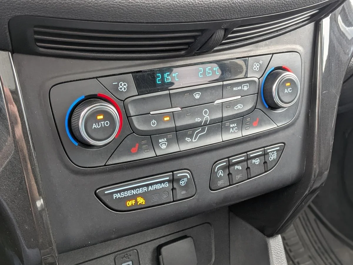 Used 2017 Blue Ford 4wd 4dr Titanium image 25