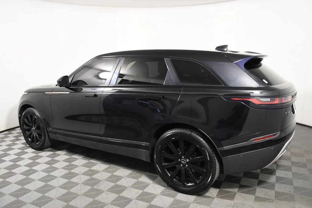 Used 2018 Santorini Black Land Rover HSE R-Dynamic image 3