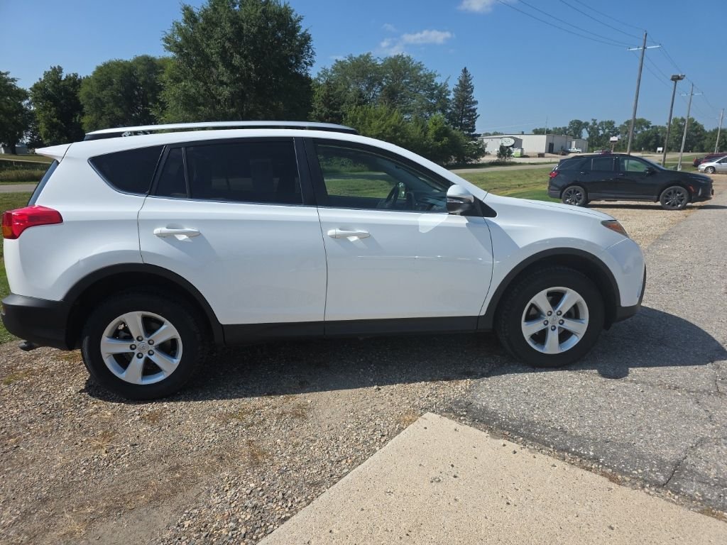 Used 2013 White Toyota XLE image 3