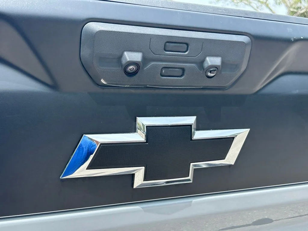 Certified Used 2025 Slate Gray Metallic Chevrolet ZR2 image 29