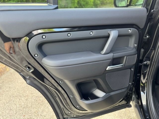 New 2026 Santorini Black Land Rover X-Dynamic SE image 12