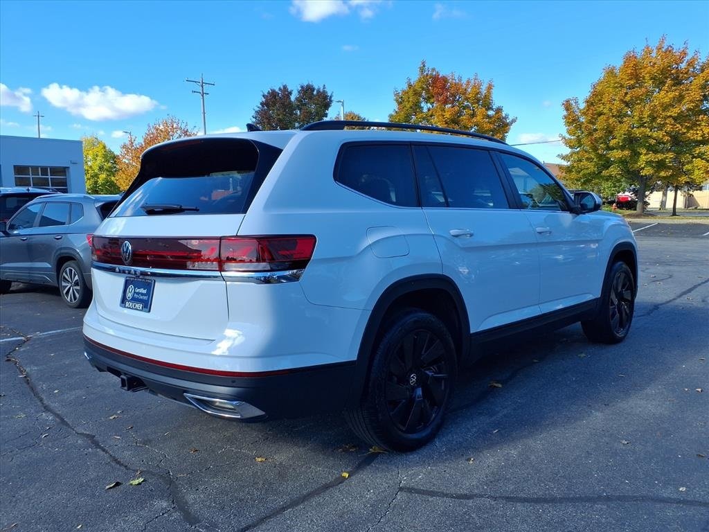 2025 Volkswagen Atlas SE photo 2