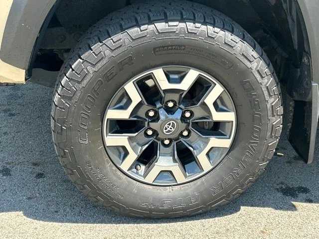 Used 2018  Toyota TRD Off-Road image 11