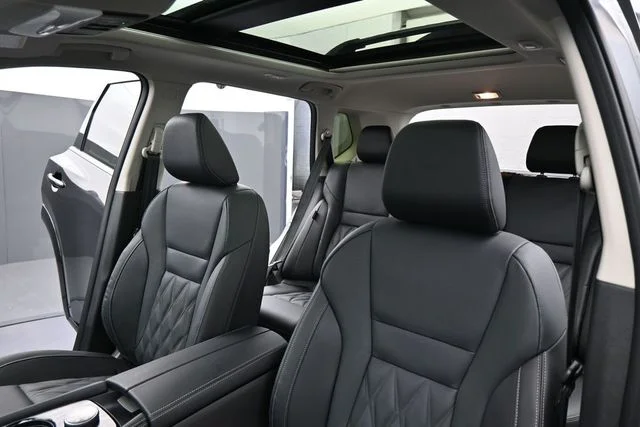 New 2026 Black Nissan Platinum image 31