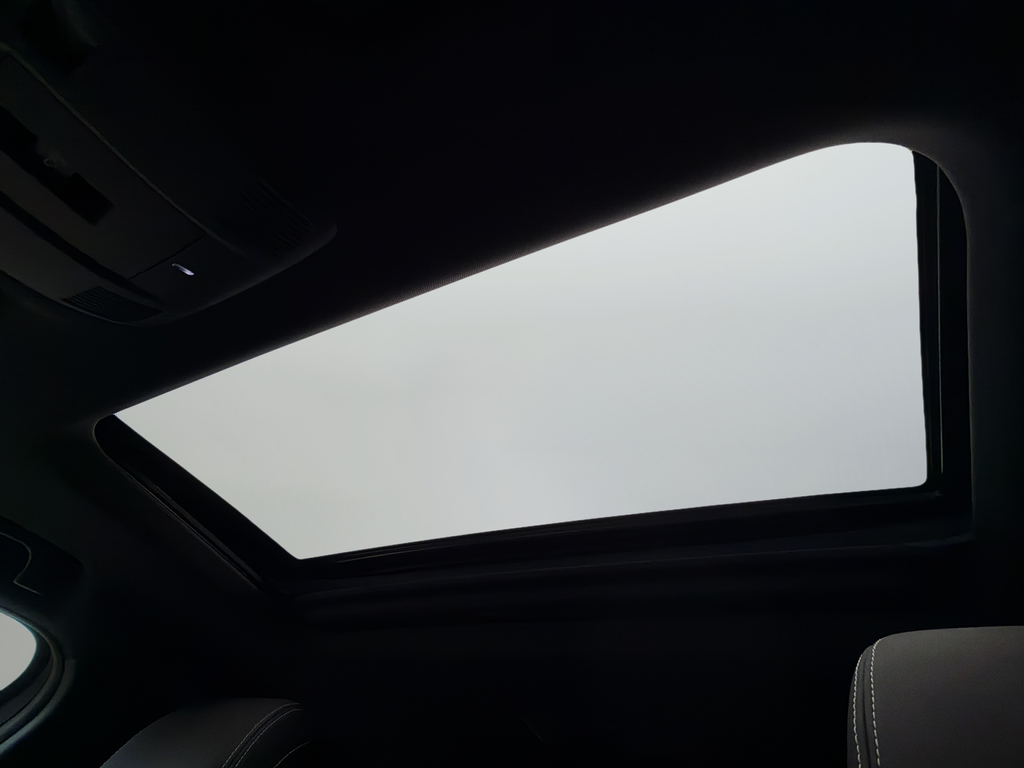 Used 2020 White Mazda Signature image 28