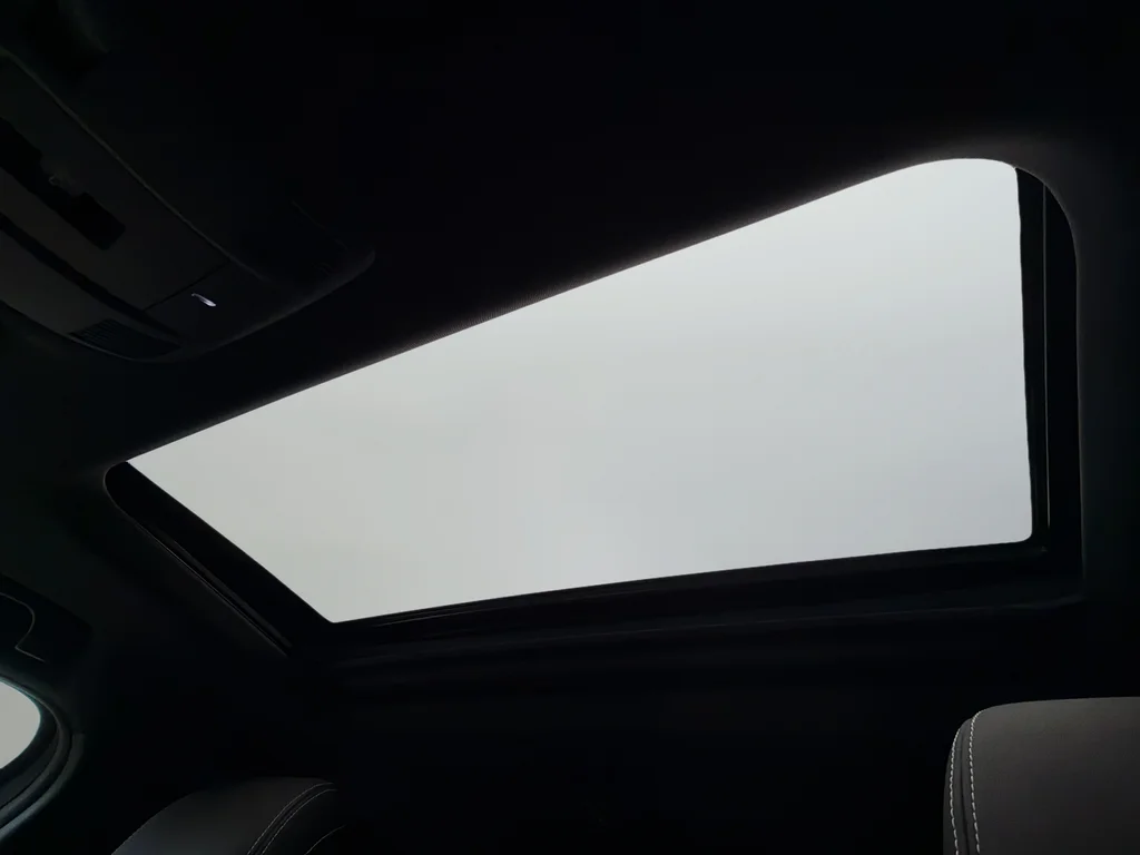 Used 2020 White Mazda Signature image 28