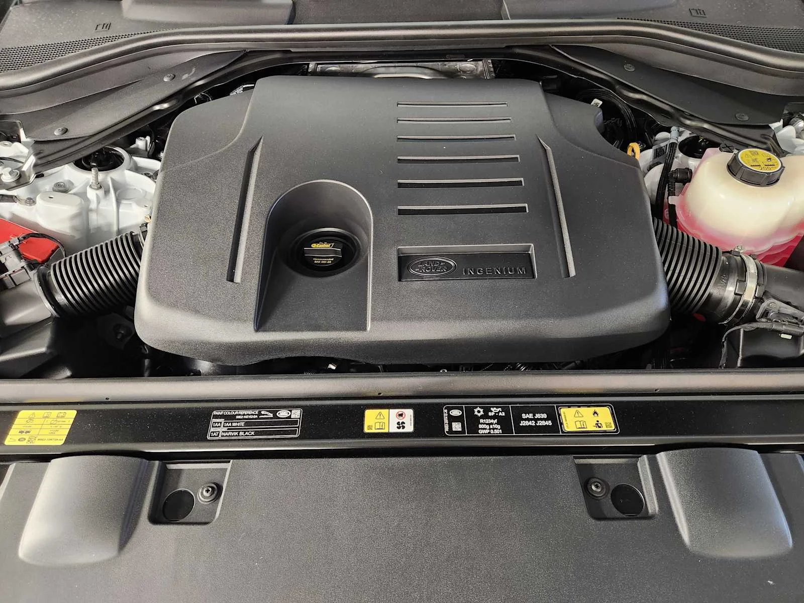 New 2026 Fuji White Land Rover Dynamic SE - P400 image 53